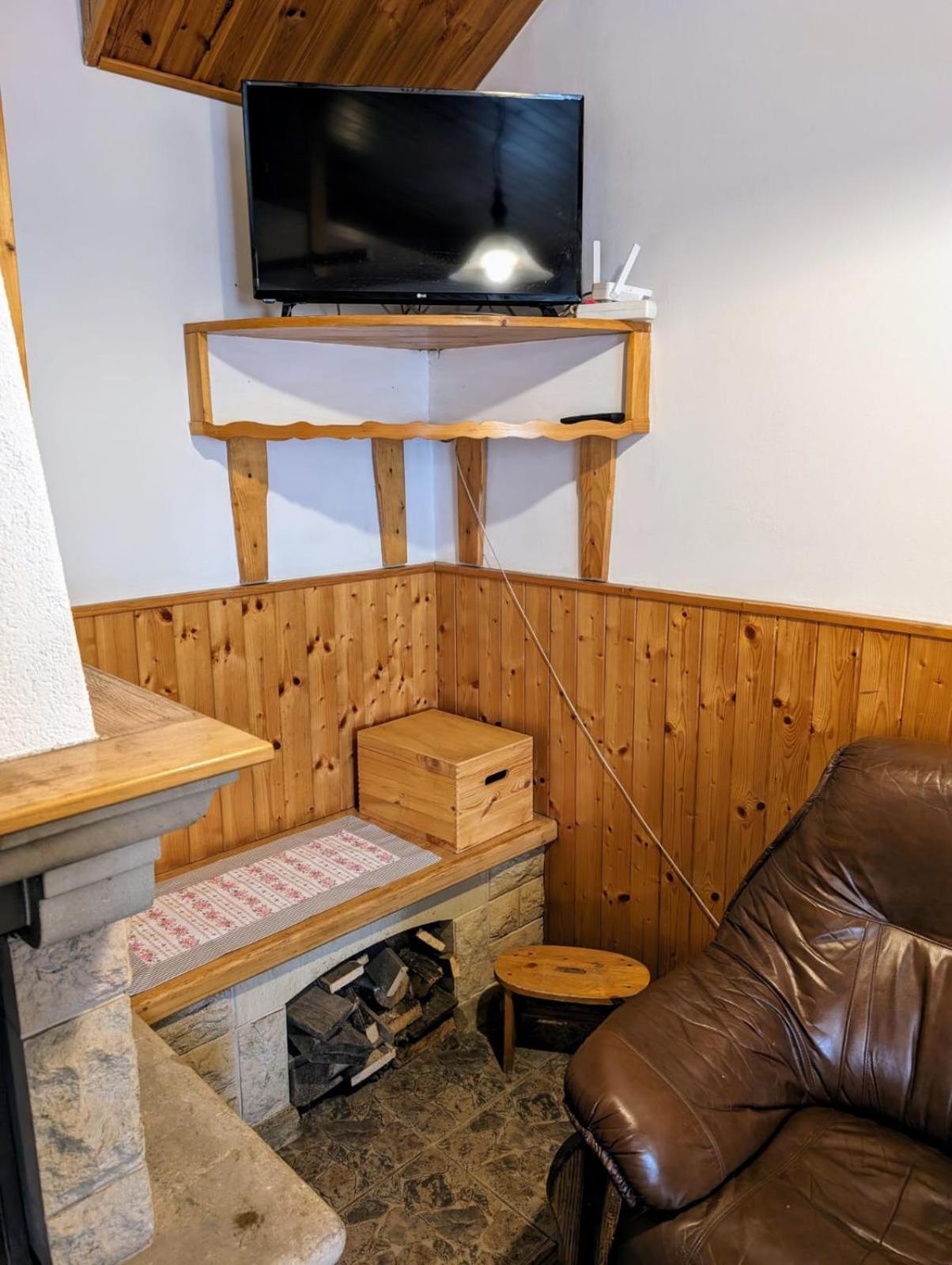 Apartman V Pensionu U Holzaepfelu Cerveny Kostelec Exterior photo